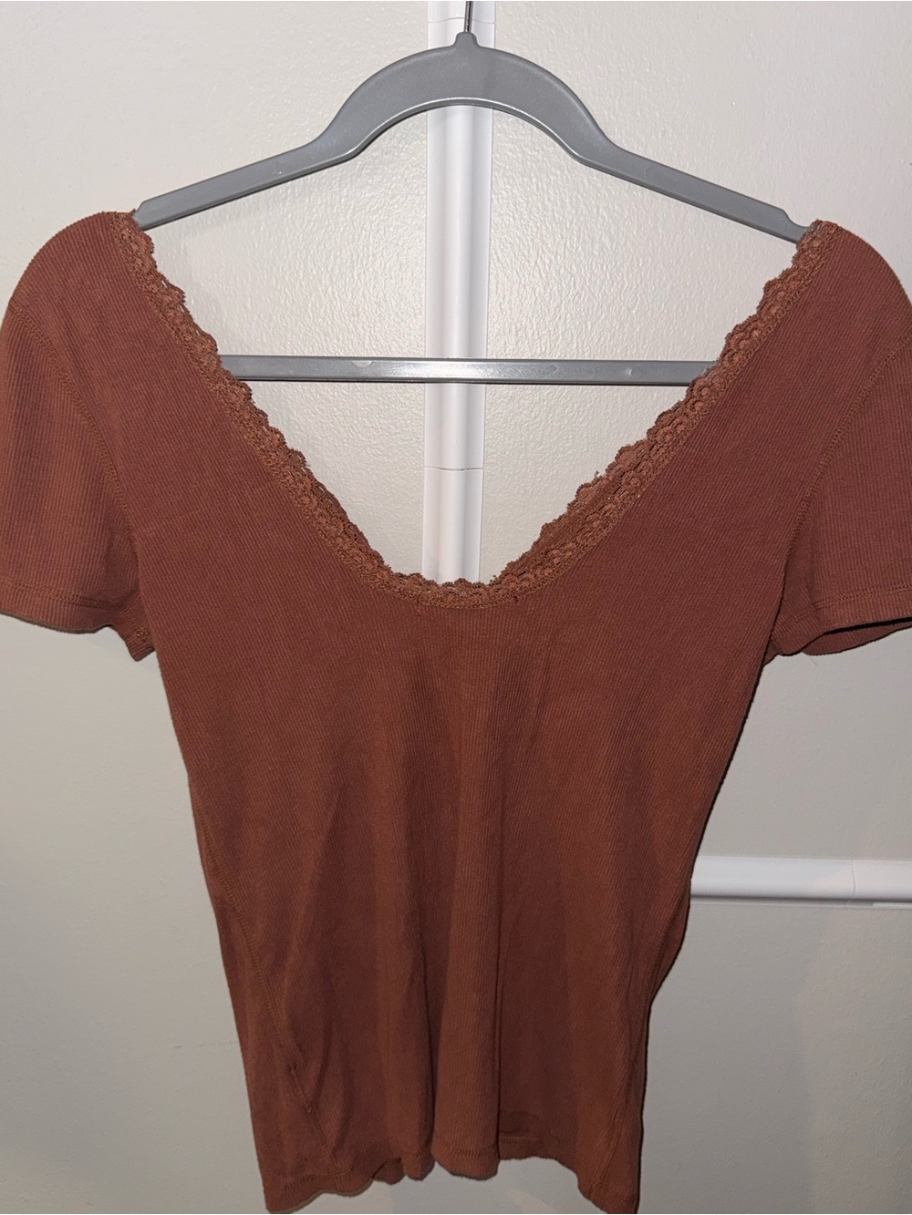Lace-Trim Ribbed V-Neck Top in Rust - Picture 4 of 4